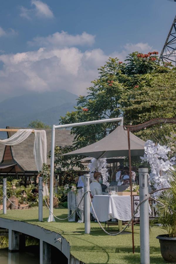 The Wujil Resort & Conventions Semarang Exterior photo